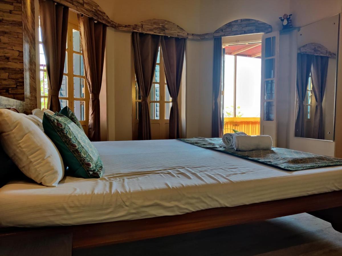 Shiva Ganges View Guest House Waranasi Zewnętrze zdjęcie